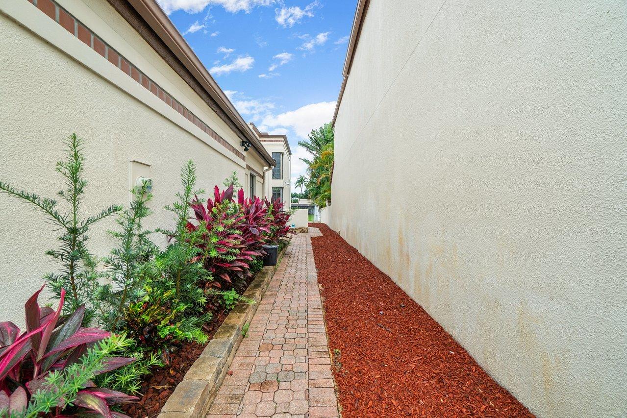 23443 Mirabella Circle South Boca Raton, FL 33433 - Photo 7 of 49 07