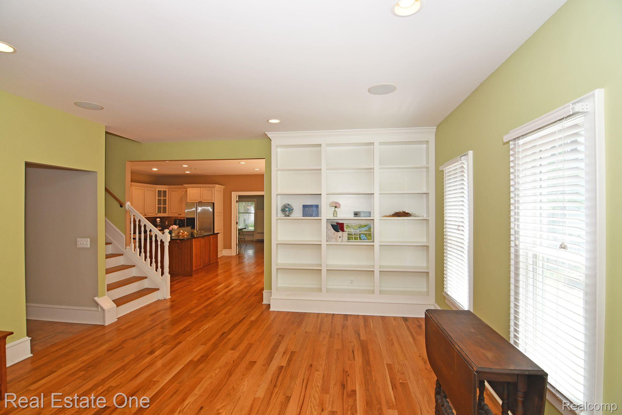 69 South Holcomb Road Clarkston, MI 48346 - Photo 28 of 68 Built-In Shelving