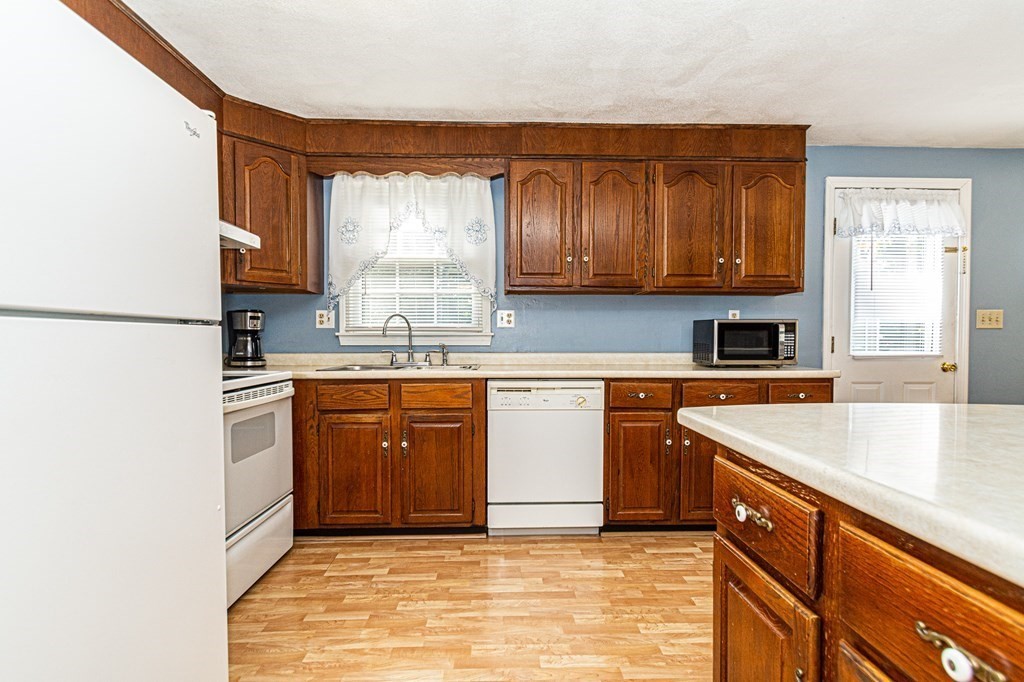 30 Oregon Road Tewksbury, MA 01876 - Photo 6 of 41 Gallery Image 6