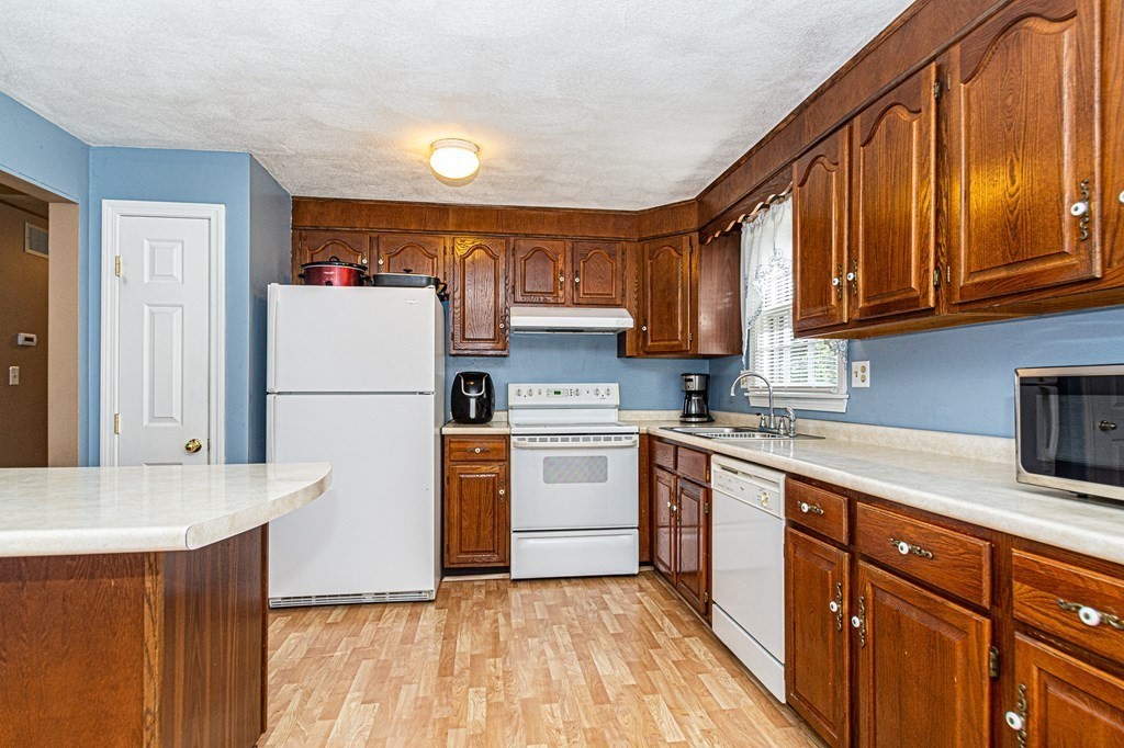 30 Oregon Road Tewksbury, MA 01876 - Photo 7 of 41 Gallery Image 7