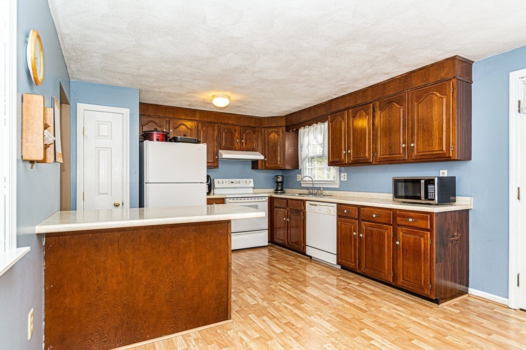 30 Oregon Road Tewksbury, MA 01876 - Photo 8 of 41 Gallery Image 8