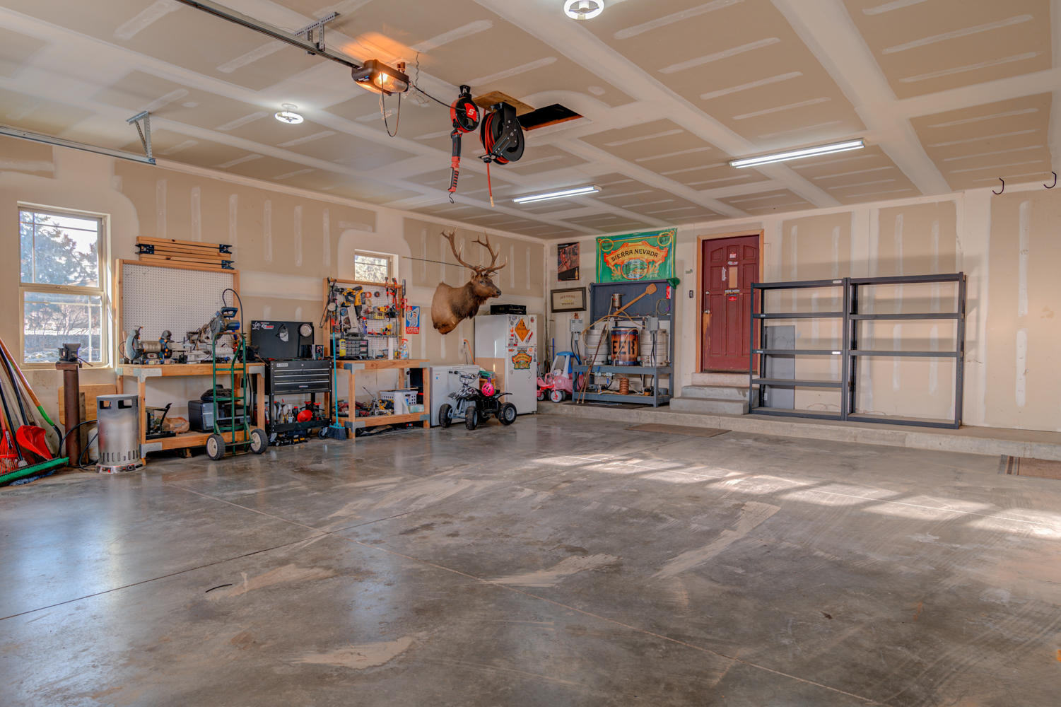 19660 Apache Road Bend, OR 97702 - Photo 22 of 33 a view of a room with gym equipment