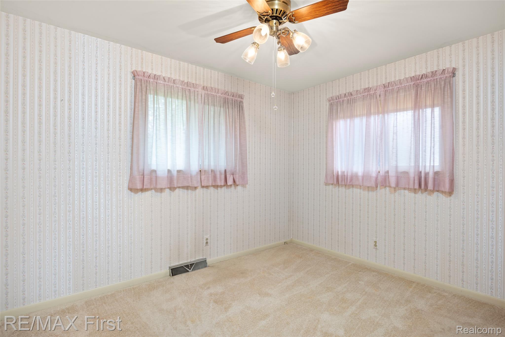 2070 Walton Blvd. Rochester, MI 48309 - Photo 14 of 25 2070 Walton Blvd 14.jpg
