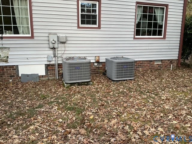 9525 Alfaree Road Richmond, VA 23237 - Photo 11 of 20 a front view of a house with a garden