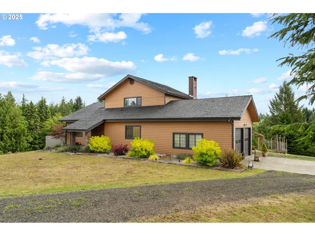 a front view of house with yard