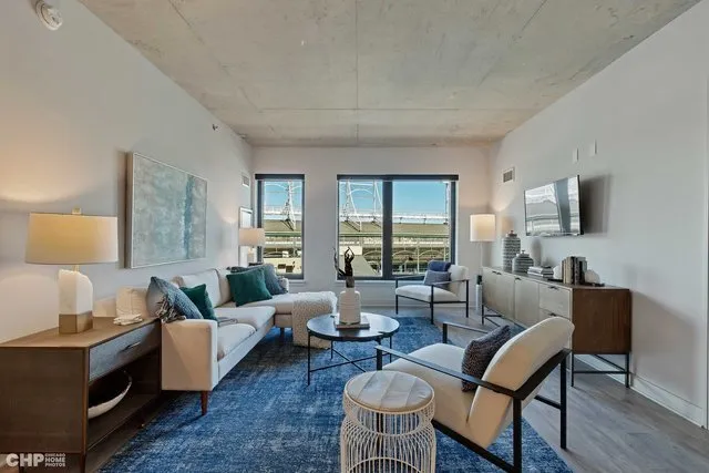 $3,530 | 1025 West Addison Street, Unit 722, Chicago, IL 60613