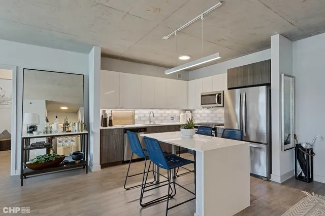 $3,530 | 1025 West Addison Street, Unit 722, Chicago, IL 60613