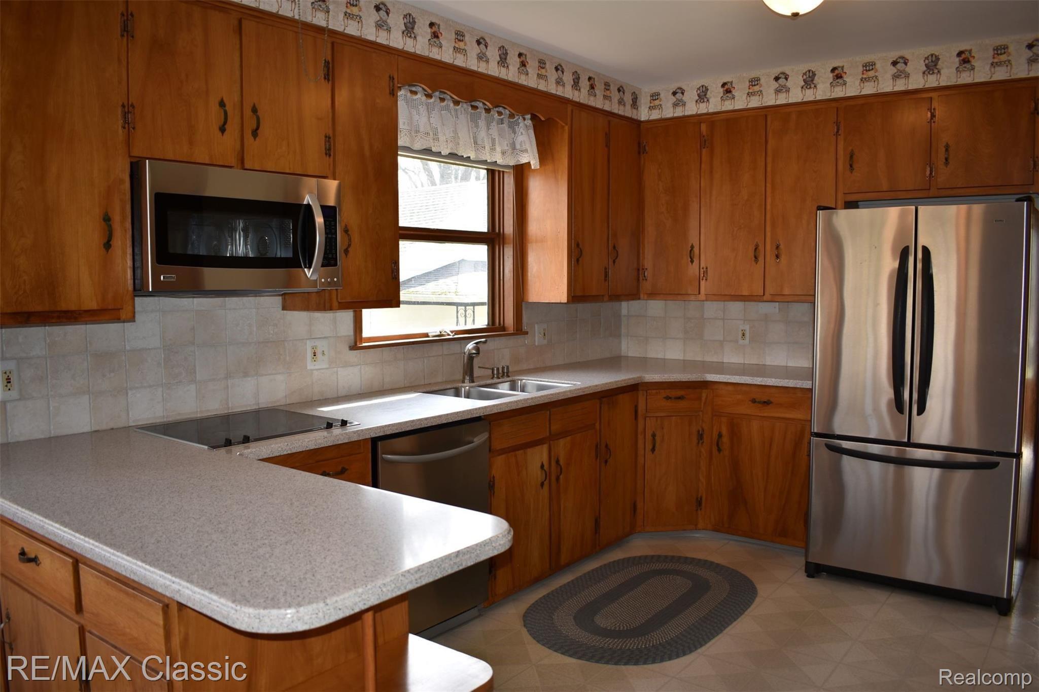 3980 Benstein Road Commerce Township, MI 48382 - Photo 18 of 68 Corian counters, stainless steel appliances in kitchen.