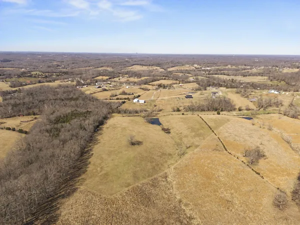 $375,000 | 1528 Fairfield Road, Westmoreland, TN 37186