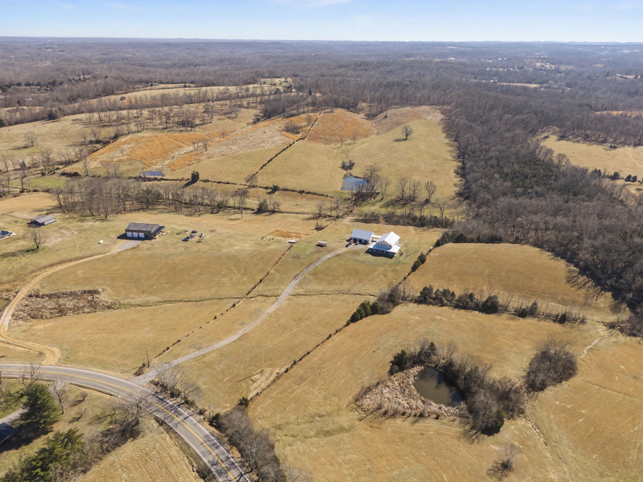 1528 Fairfield Road Westmoreland, TN 37186 - Photo 8 of 35 a view of ocean and mountain