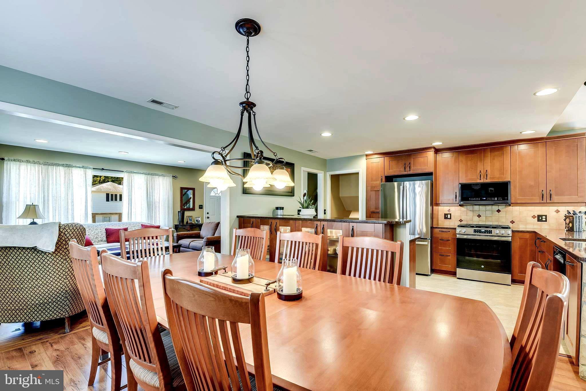 116 Hollowbrook Road Lutherville-Timonium, MD 21093 - Photo 12 of 38 Dining room