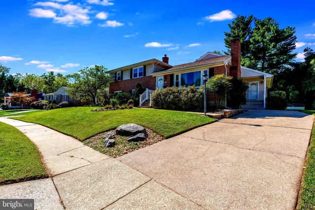 $600,000 | 116 Hollowbrook Road, Lutherville-Timonium, MD 21093