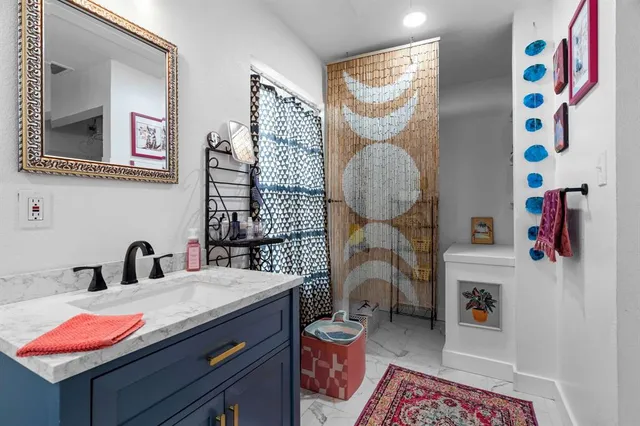 a en suite bathroom with a sink and a mirror