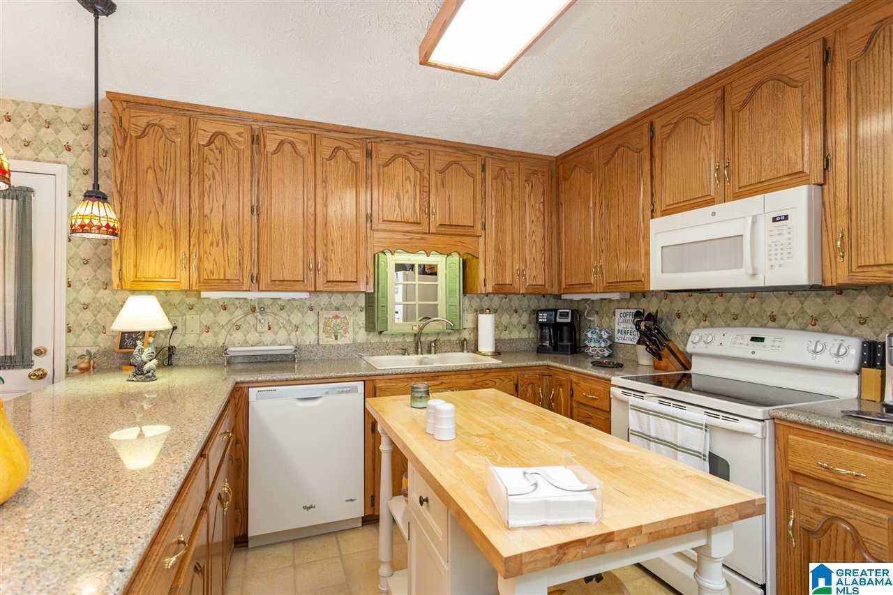 401 Shamrock Road Anniston, AL 36207 - Photo 2 of 46