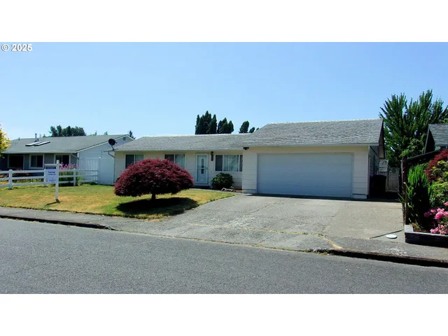 a house view with a outdoor space