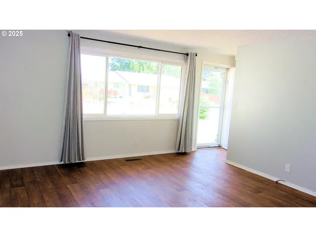 a black and white photo of a room