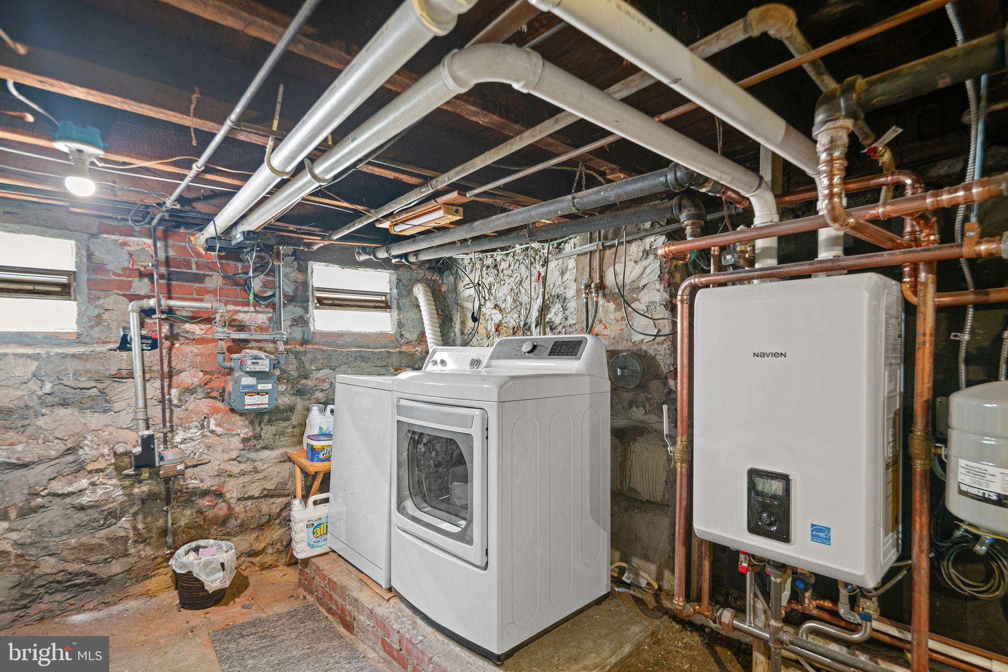 1925 South Alder Street Philadelphia, PA 19148 - Photo 9 of 13 a utility room with dryer and washer