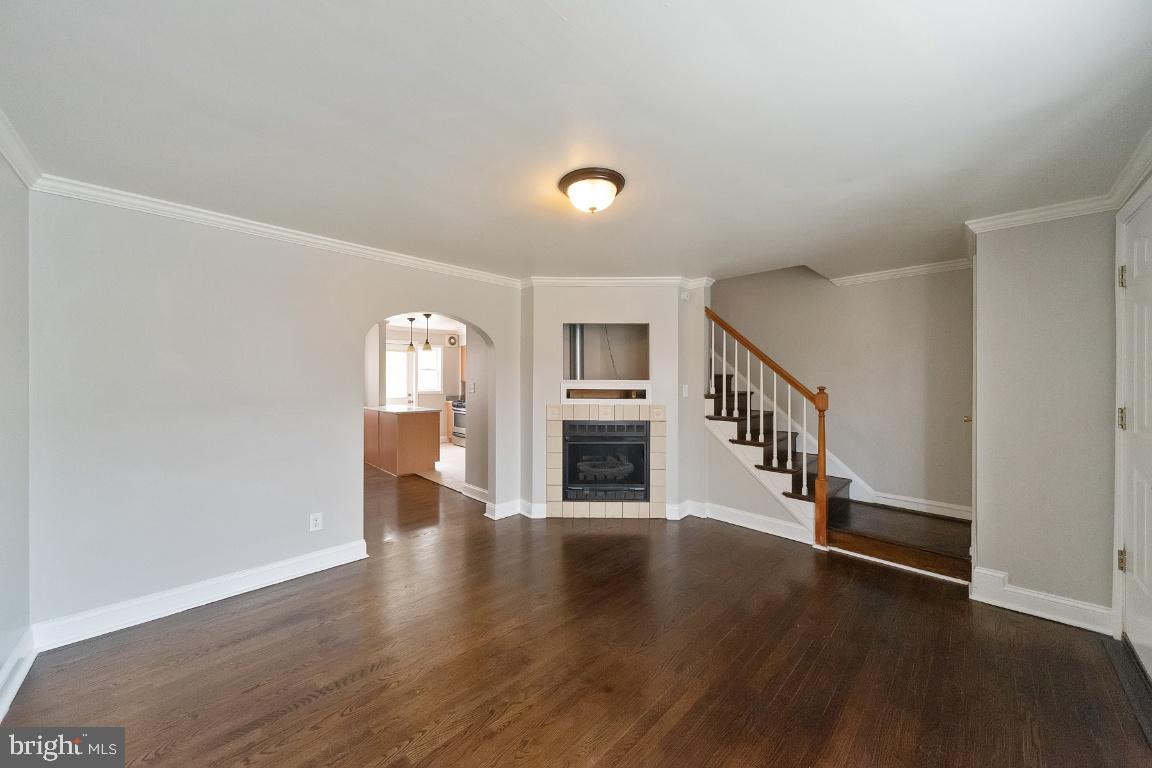 1642 Thetford Road Baltimore, MD 21286 - Photo 2 of 21 Entry/family room