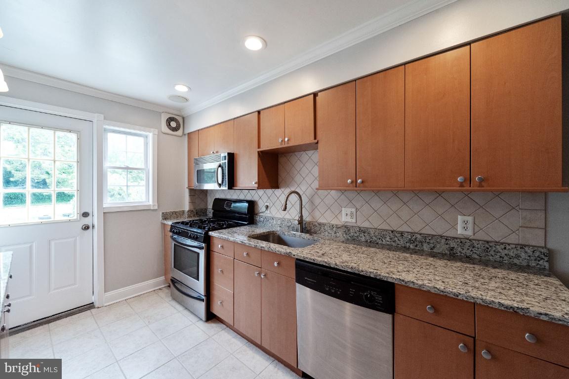 1642 Thetford Road Baltimore, MD 21286 - Photo 11 of 21 Kitchen