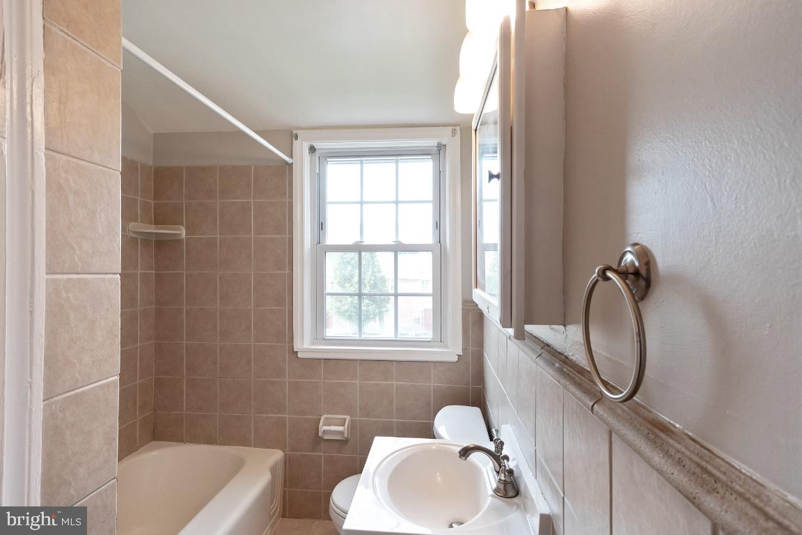 1642 Thetford Road Baltimore, MD 21286 - Photo 12 of 21 Full bath