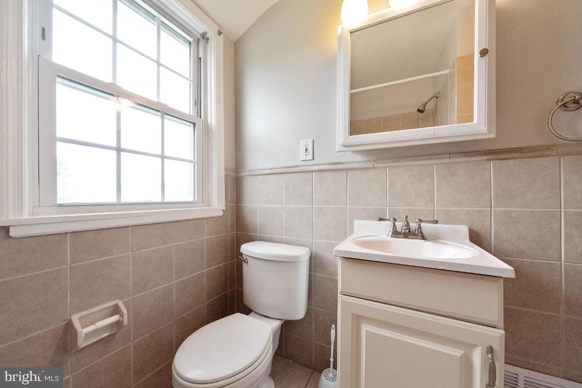 1642 Thetford Road Baltimore, MD 21286 - Photo 14 of 21 Full bath
