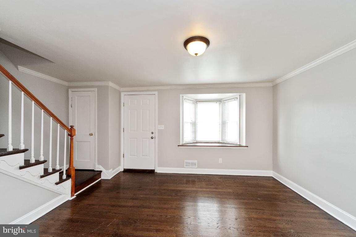 1642 Thetford Road Baltimore, MD 21286 - Photo 4 of 21 Family room