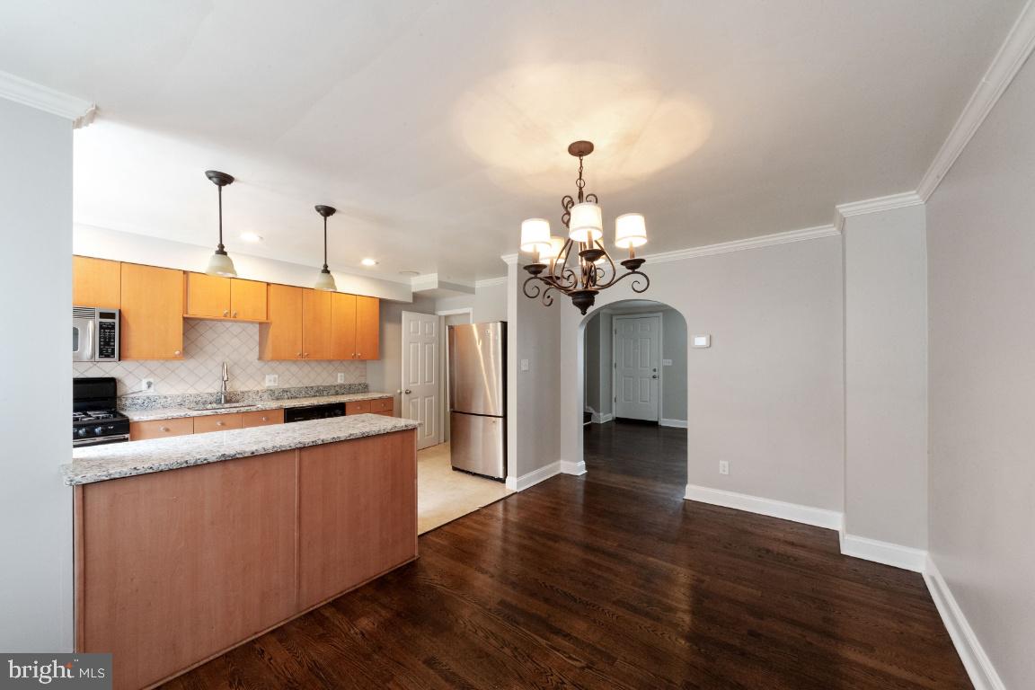 1642 Thetford Road Baltimore, MD 21286 - Photo 5 of 21 Kitchen and dining room
