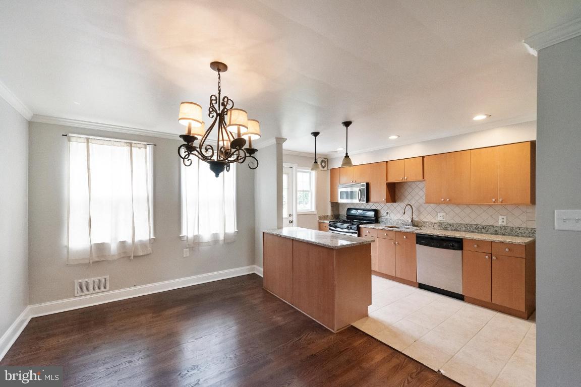 1642 Thetford Road Baltimore, MD 21286 - Photo 7 of 21 Dining room and kitchen