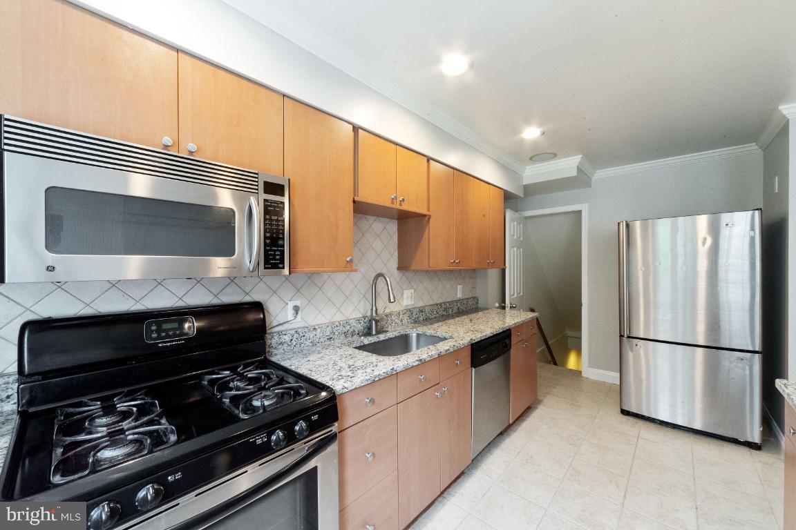 1642 Thetford Road Baltimore, MD 21286 - Photo 9 of 21 Kitchen