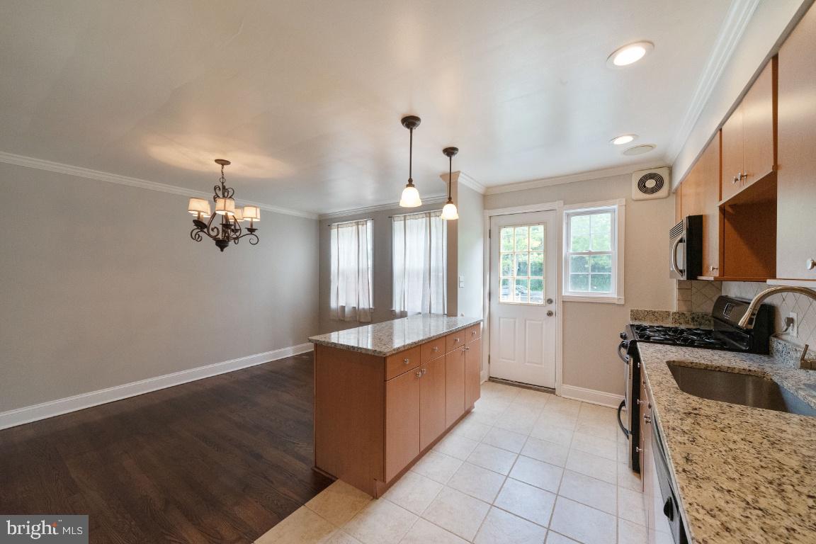 1642 Thetford Road Baltimore, MD 21286 - Photo 10 of 21 Kitchen and dining room