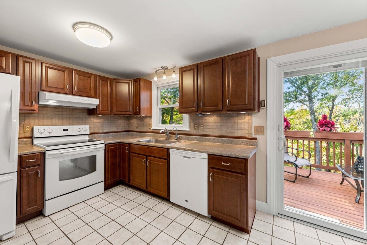 64 Walnut Hill Road Derry, NH 03038 - Photo 10 of 35