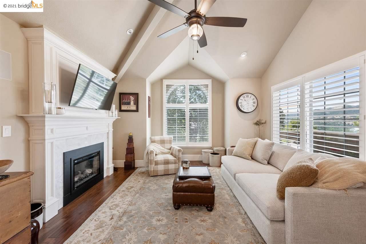 386 South Overlook Drive San Ramon, CA 94582 - Photo 1 of 1