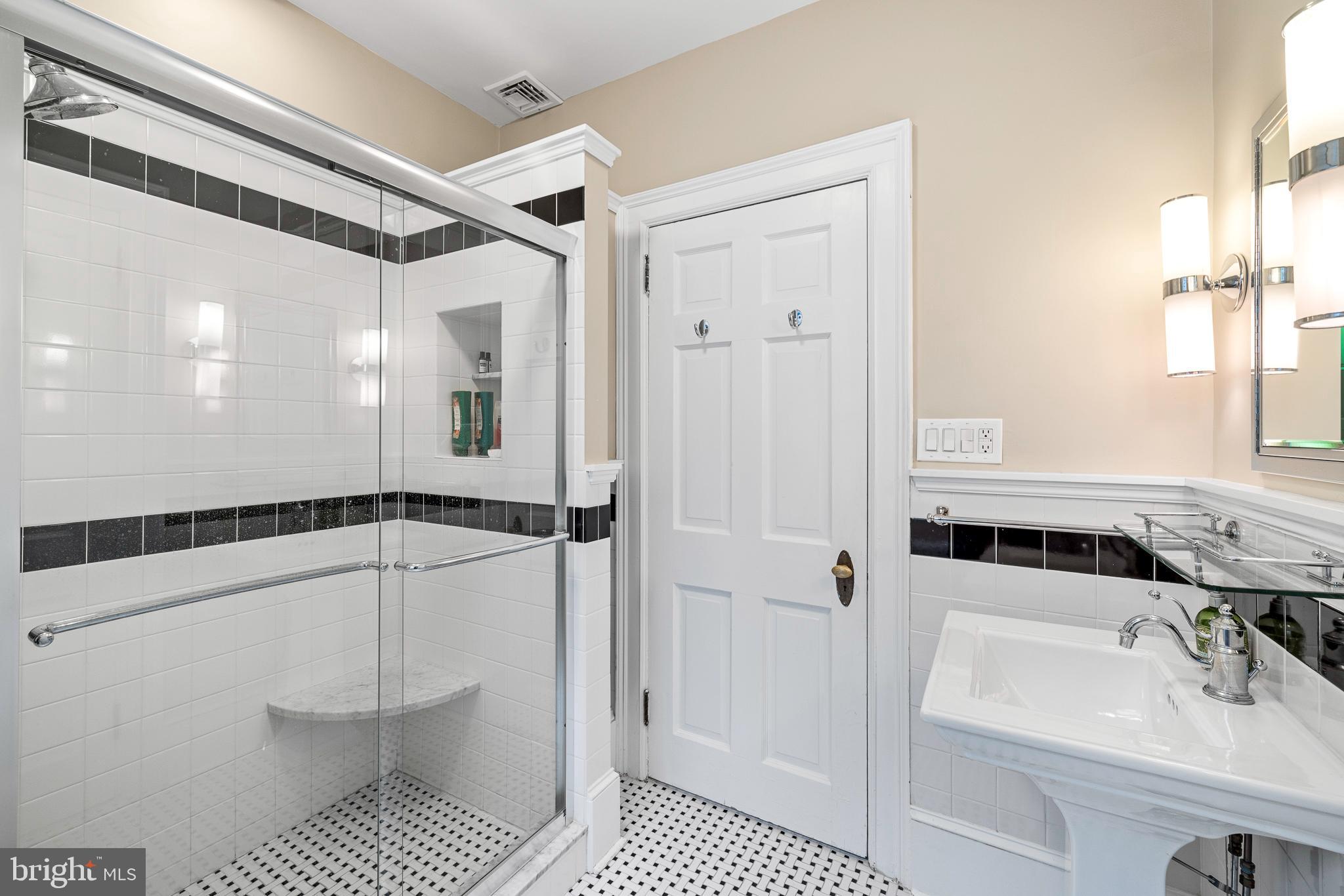 2139 Locust Street Philadelphia, PA 19103 - Photo 33 of 45 Gallery Image 33