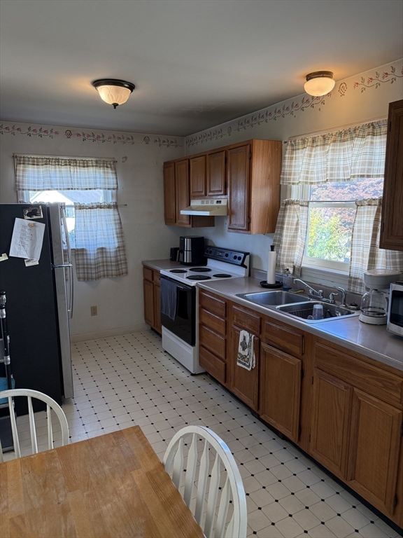 54 Pondview Drive Fall River, MA 02721 - Photo 10 of 31 Gallery Image 10