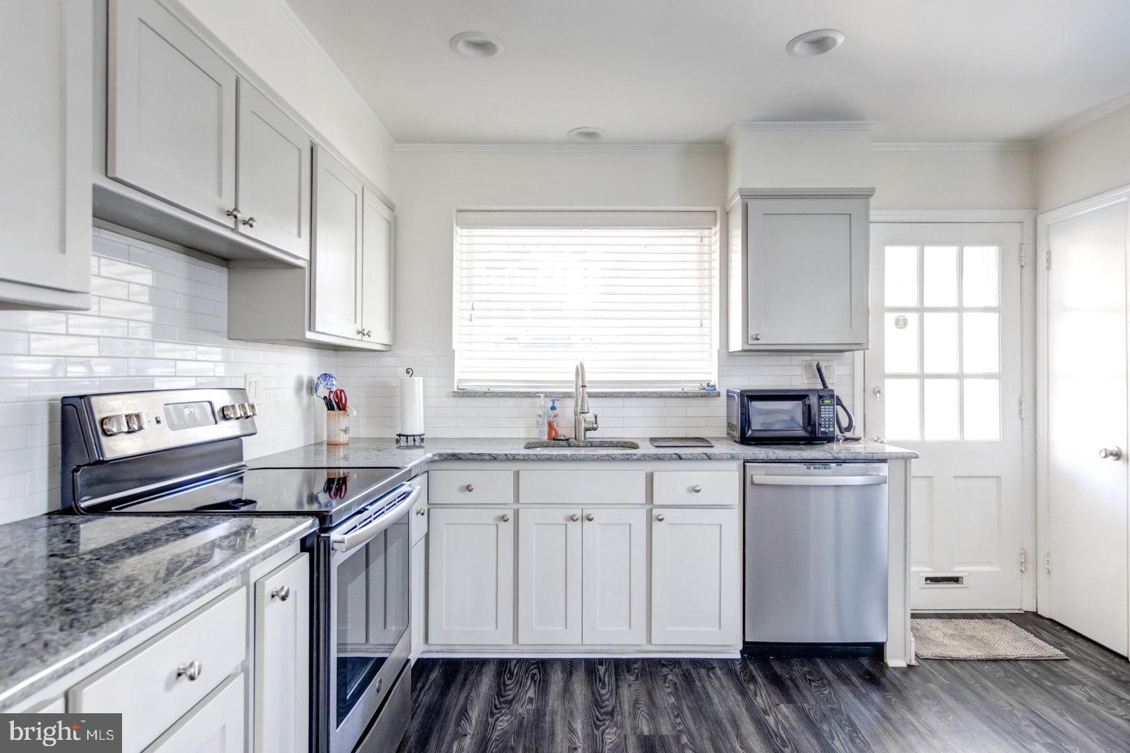 677 Knox Road Wayne, PA 19087 - Photo 13 of 25 Kitchen