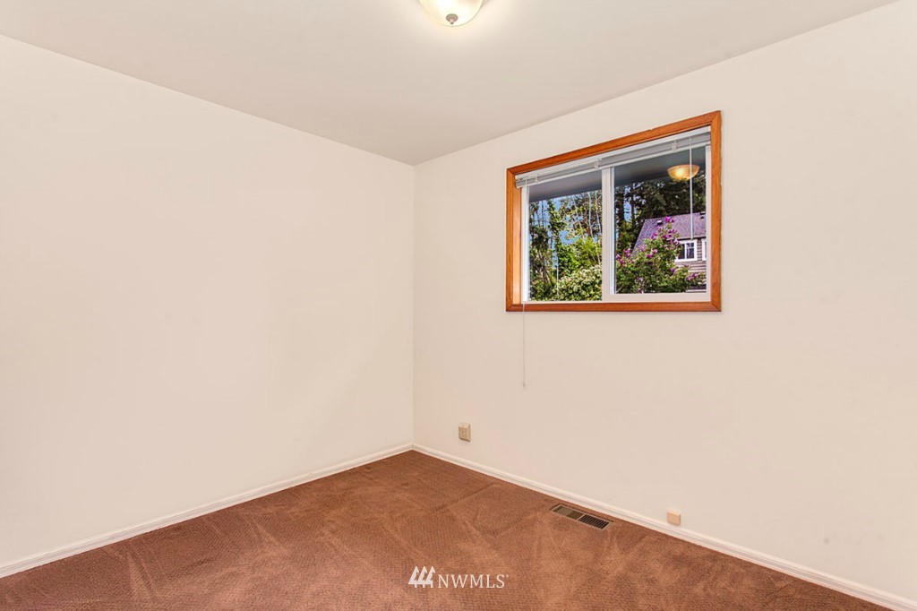8029 213th Street Southwest Edmonds, WA 98026 - Photo 14 of 20 Gallery Image 14