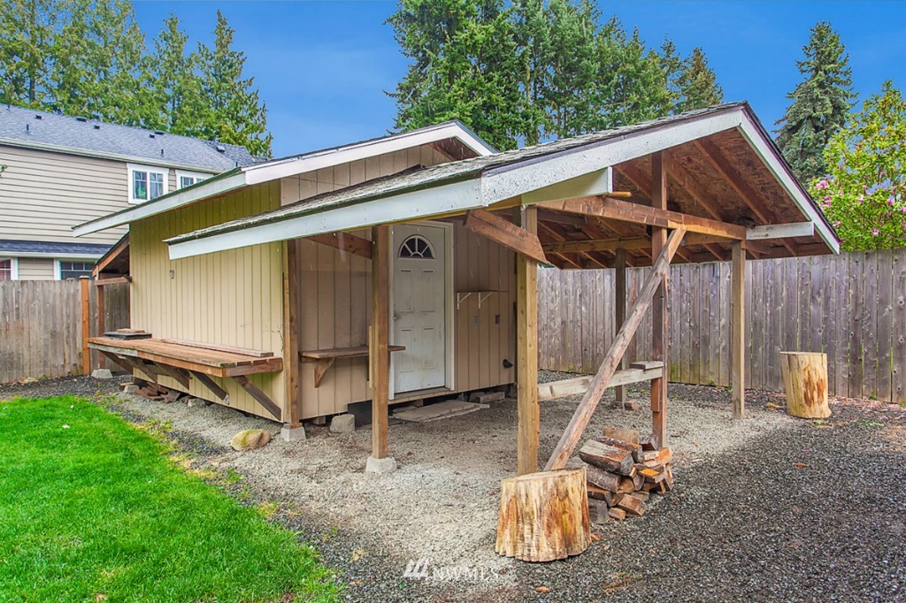 8029 213th Street Southwest Edmonds, WA 98026 - Photo 18 of 20 Gallery Image 18