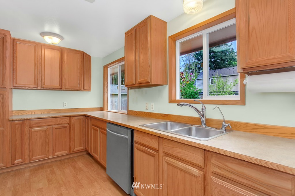 8029 213th Street Southwest Edmonds, WA 98026 - Photo 3 of 20 Gallery Image 3