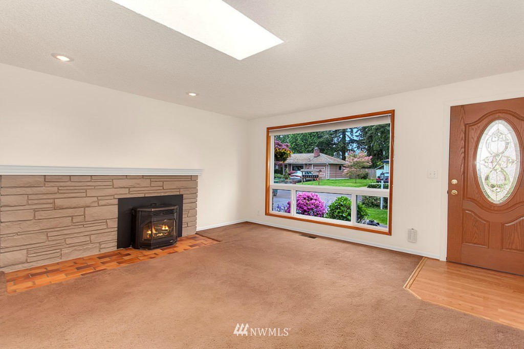 8029 213th Street Southwest Edmonds, WA 98026 - Photo 5 of 20 Gallery Image 5