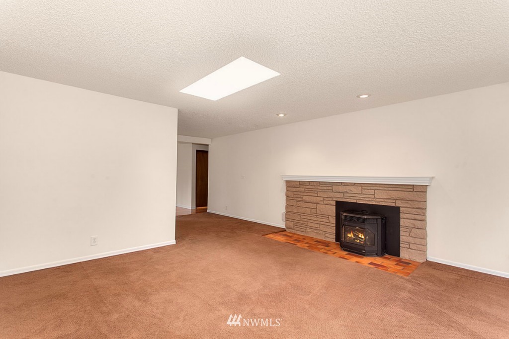 8029 213th Street Southwest Edmonds, WA 98026 - Photo 6 of 20 Gallery Image 6