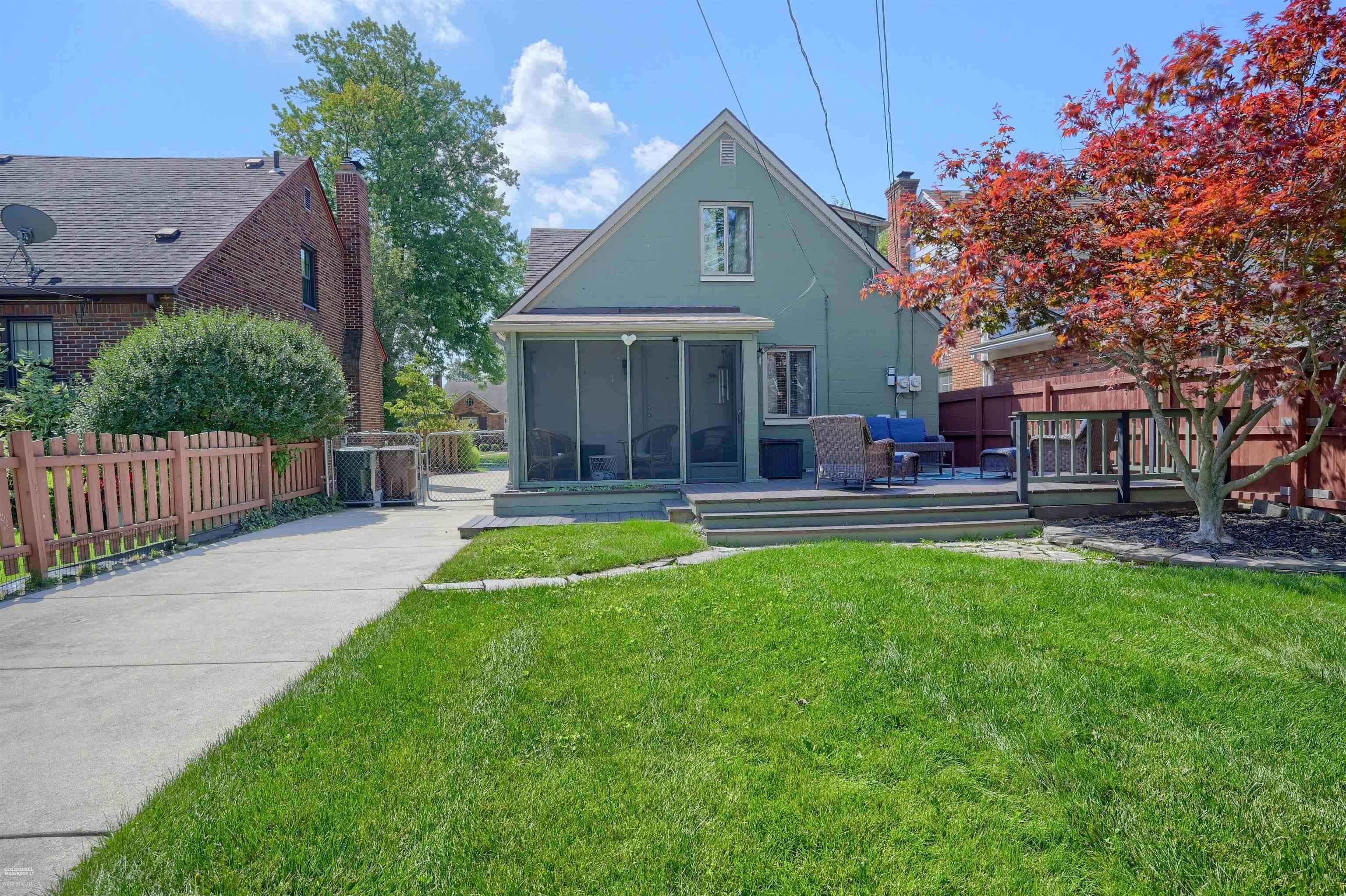 1496 Roslyn Road Grosse Pointe Woods, MI 48236 - Photo 2 of 36