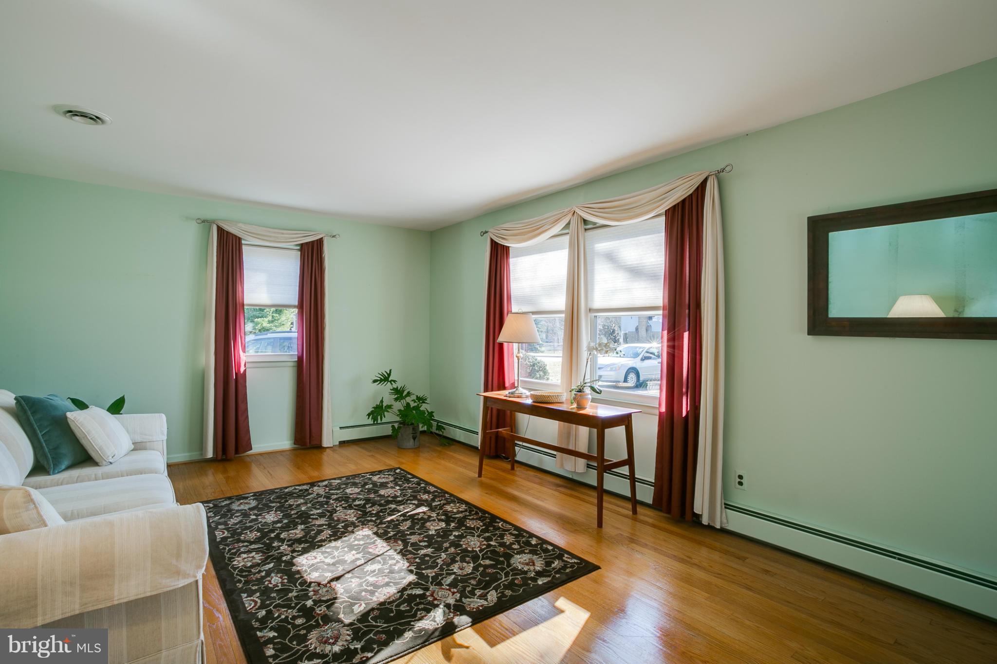 4591 Roundhill Road Ellicott City, MD 21043 - Photo 2 of 25 Living Room