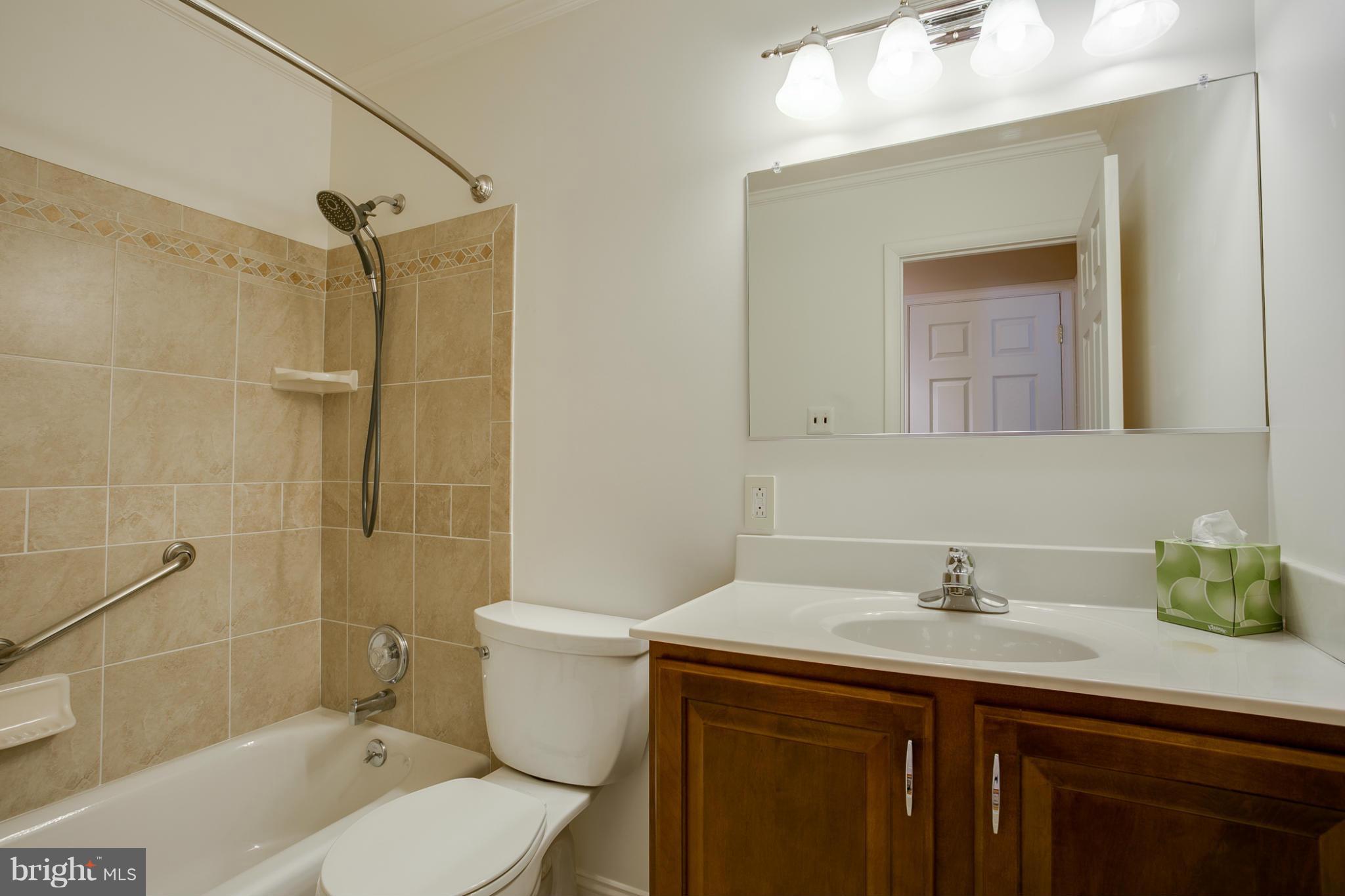 4591 Roundhill Road Ellicott City, MD 21043 - Photo 15 of 25 Bath
