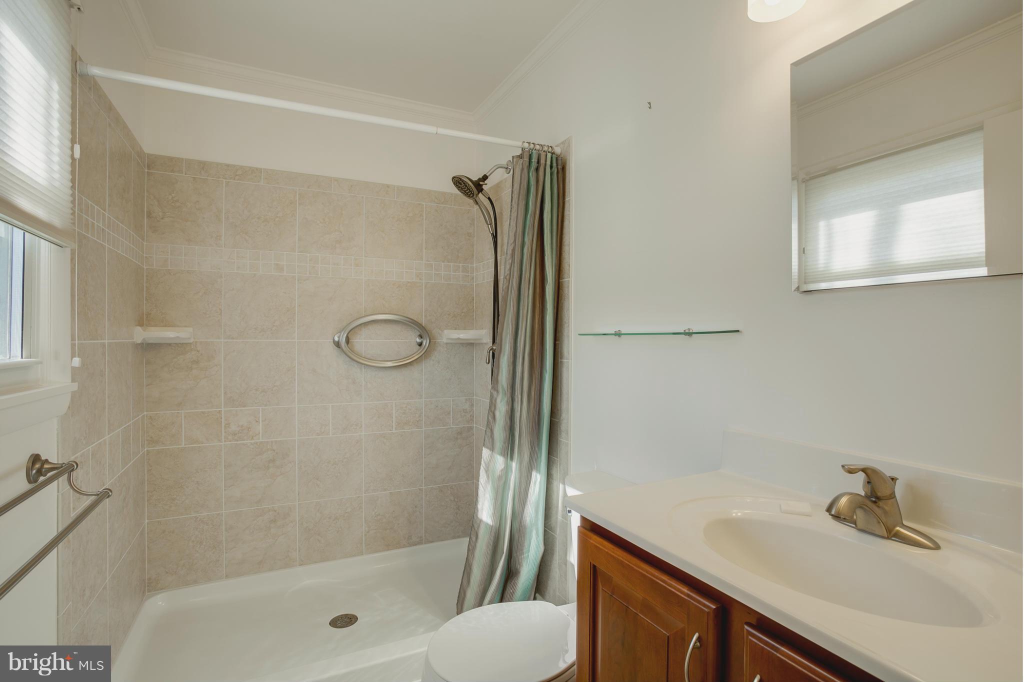 4591 Roundhill Road Ellicott City, MD 21043 - Photo 21 of 25 Bath (Master)