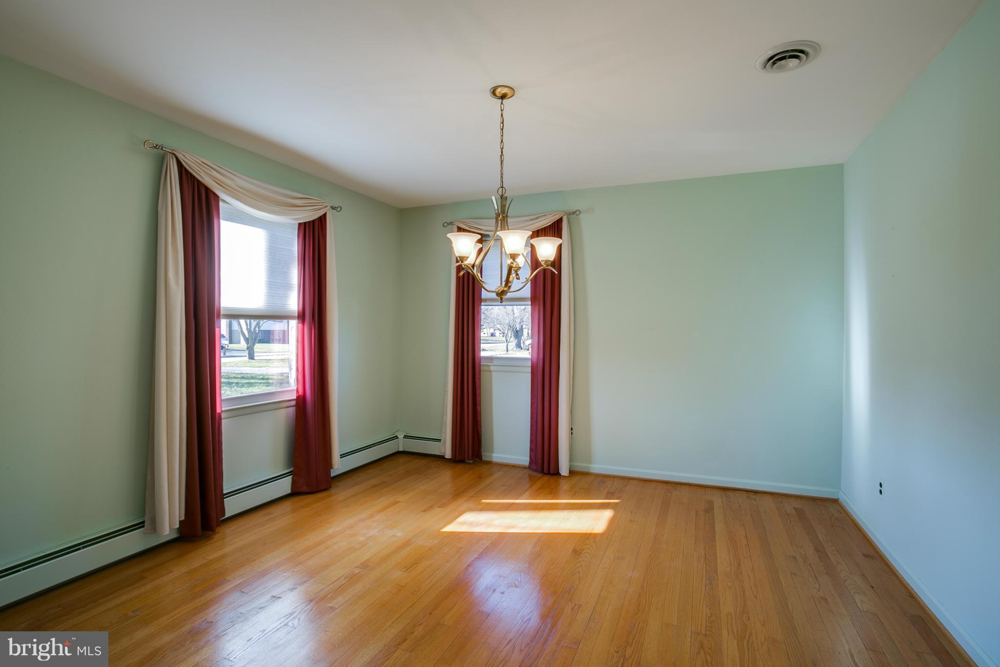 4591 Roundhill Road Ellicott City, MD 21043 - Photo 5 of 25 Dining Room