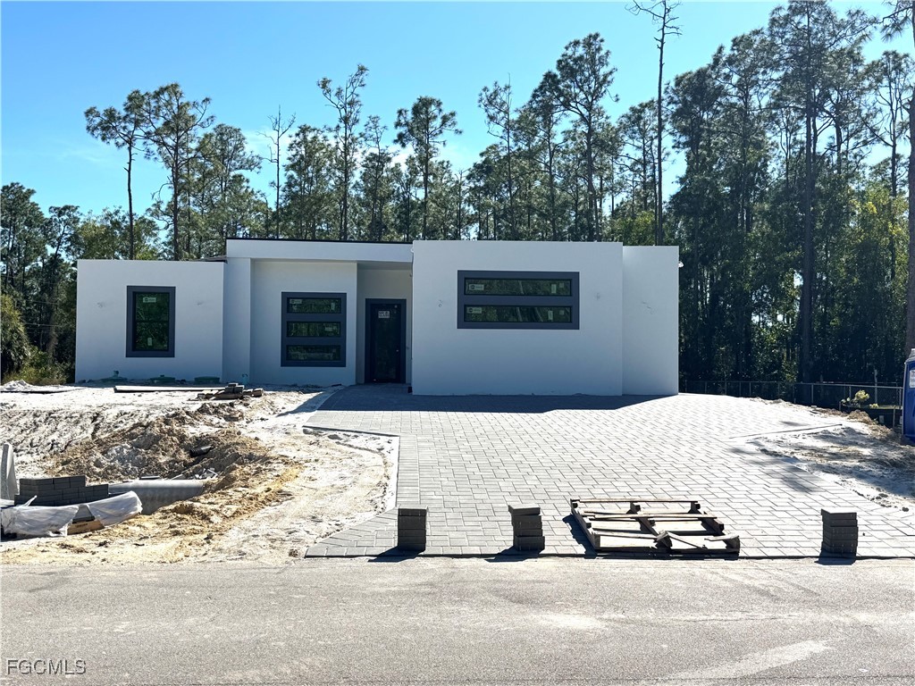 a wooden bench sitting in front of a house