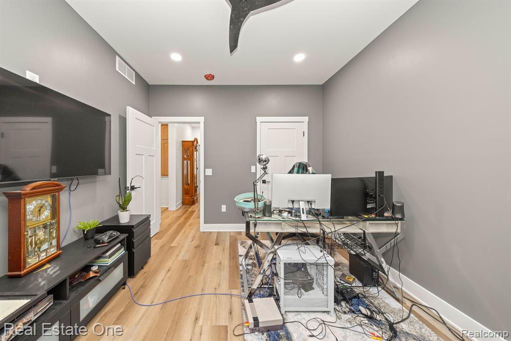 16185 Goddard Road Southgate, MI 48195 - Photo 16 of 31 Gallery Image 16