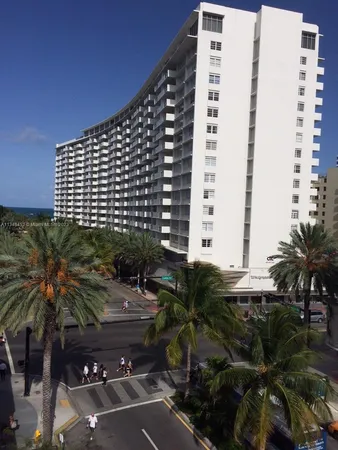 $4,500 | 100 Lincoln Road, Unit 1007, Miami Beach, FL 33139