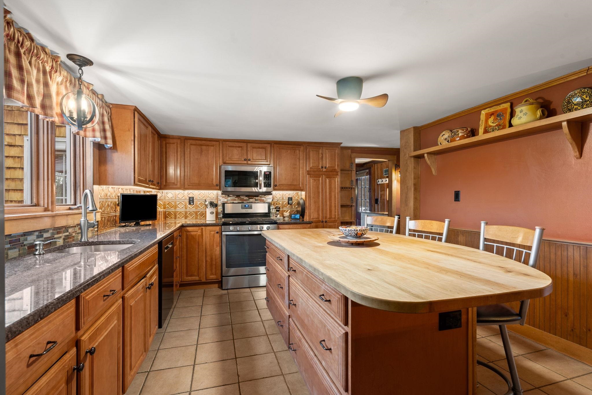 288 South Merrimack Road Hollis, NH 03049 - Photo 6 of 54