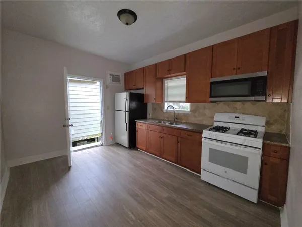 $774 | 7902 Hudson Street, Unit A, Houston, TX 77012